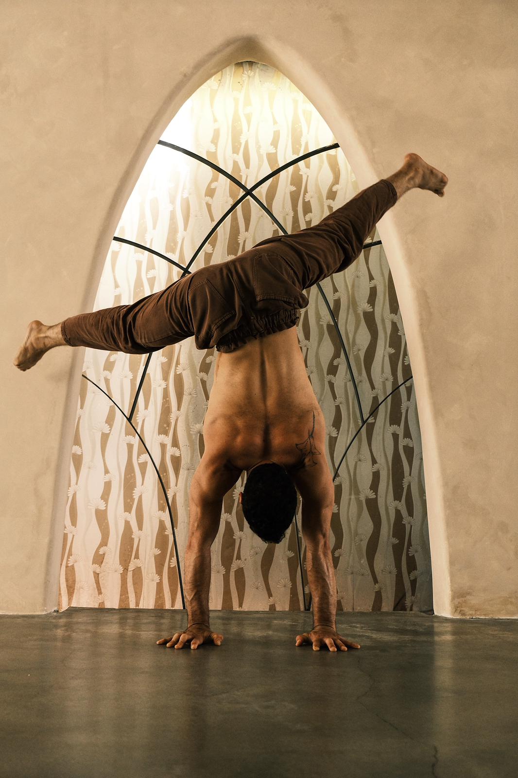 Handstand class